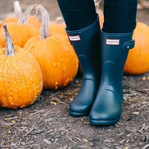 Hunter Boots Short Navy Matte Size 7 New!